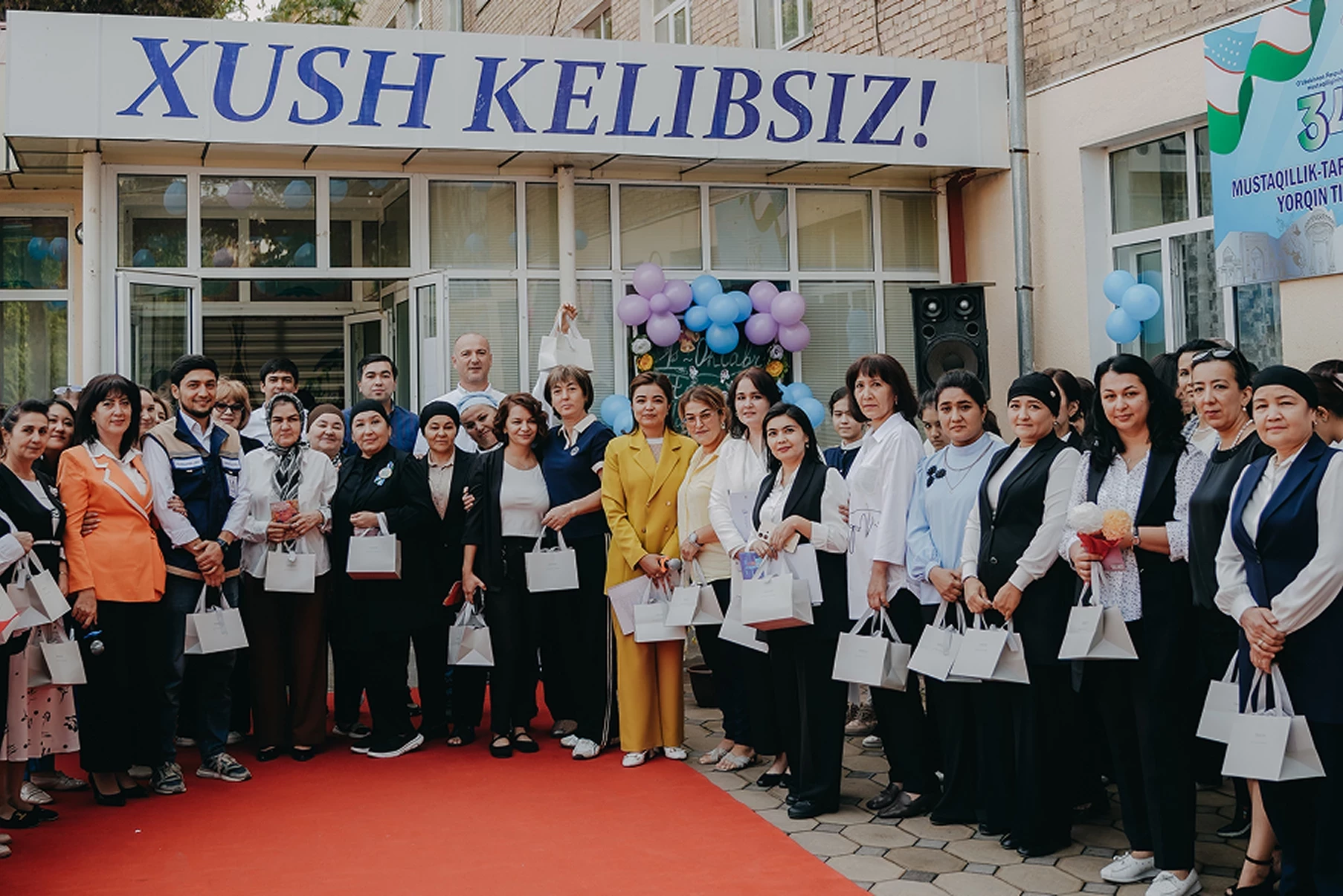 Murad Buildings поздравил учителей 225-й школы с Днём учителя