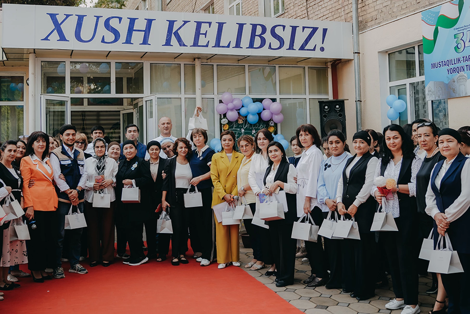 Murad Buildings поздравил учителей 225-й школы с Днём учителя